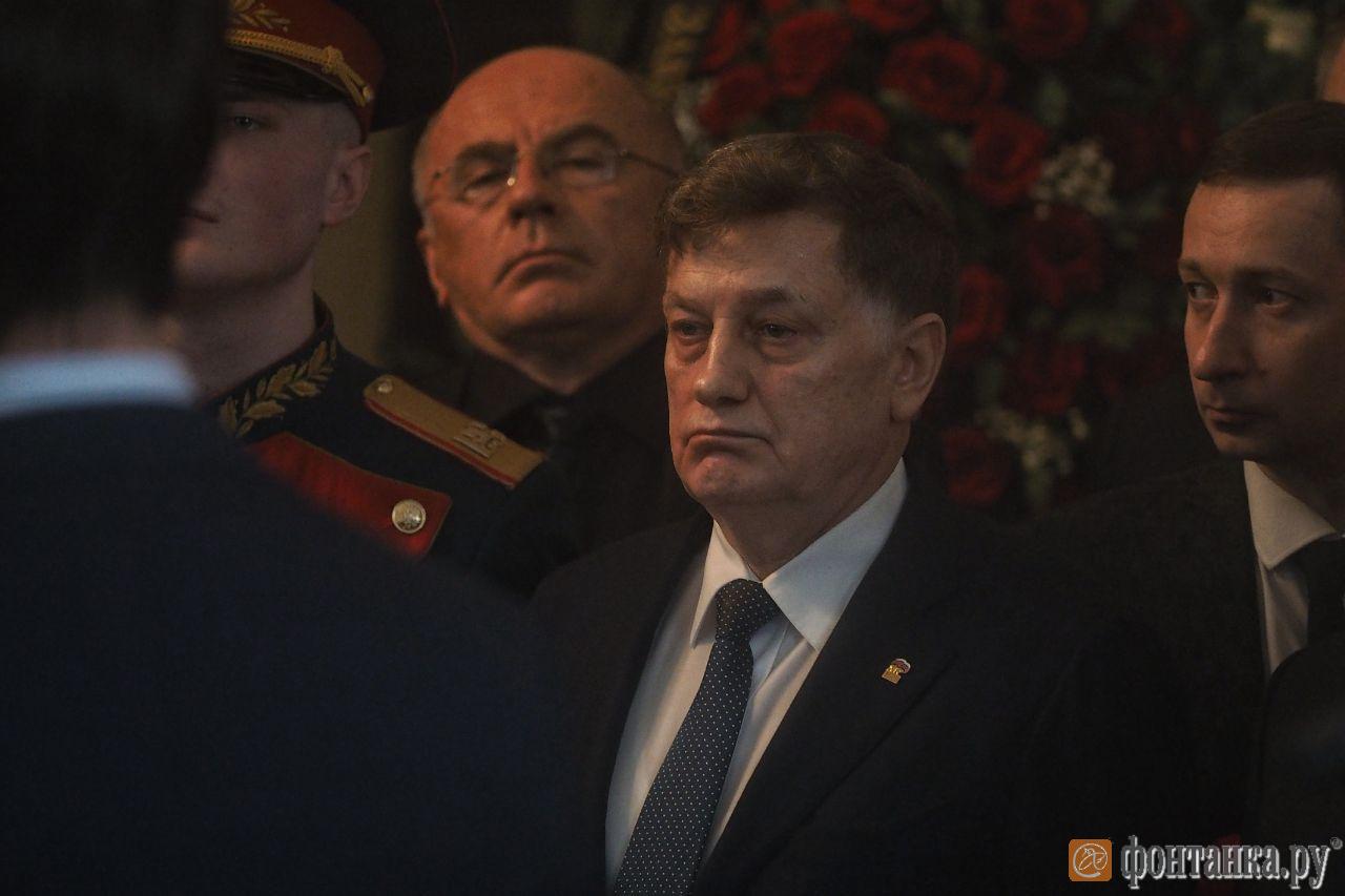 Спикер ЗакСа Вячеслав Макаров (в центре)